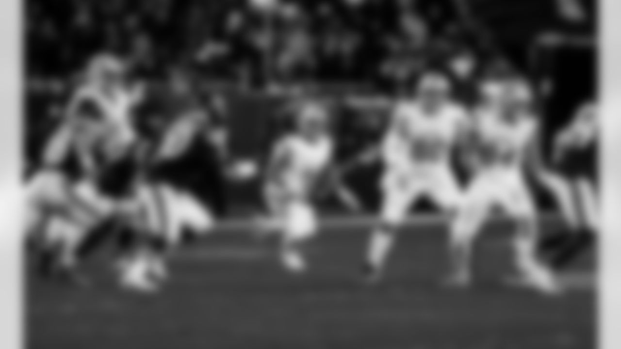 Detroit Lions tackle Taylor Decker (68), Detroit Lions running back David Montgomery (5), and Detroit Lions offensive lineman Graham Glasgow (60) during an NFL football game against the Chicago Bears on Sunday, Jan. 4, 2026 in Chicago. (Jeff Nguyen/Detroit Lions via AP)