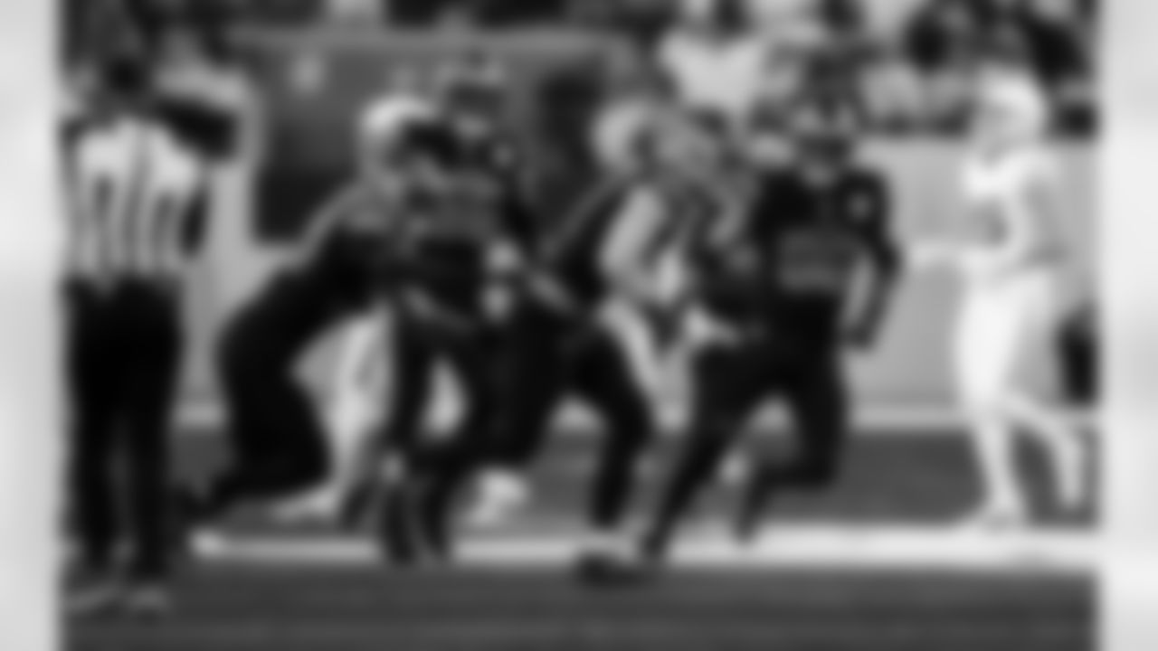 Detroit Lions linebacker Alex Anzalone (34), Detroit Lions linebacker Derrick Barnes (55), Detroit Lions edge rusher Aidan Hutchinson (97) and Detroit Lions edge rusher Al-Quadin Muhammad (96) celebrate after a sack during an NFL football game against the Minnesota Vikings on Thursday, Dec. 25, 2025 in Minneapolis. (Jeff Nguyen/Detroit Lions via AP)