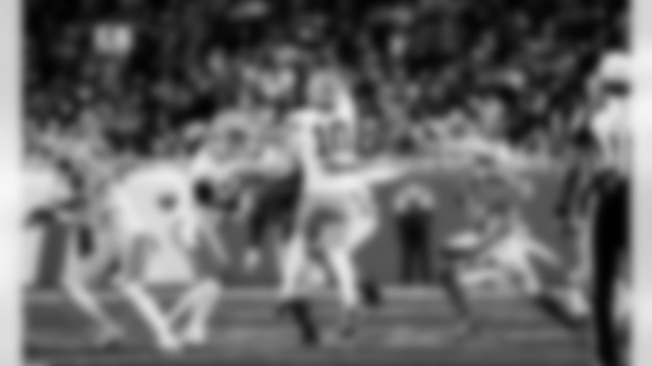 Detroit Lions defensive lineman Tyleik Williams (91) and Detroit Lions linebacker Alex Anzalone (34) during an NFL football game against the Green Bay Packers on Thursday, Nov. 27, 2025 in Detroit. (Jeff Nguyen/Detroit Lions via AP)