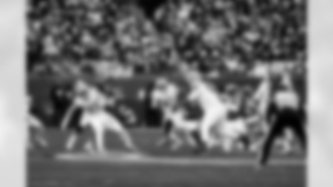 Detroit Lions edge rusher Aidan Hutchinson (97), Detroit Lions linebacker Jack Campbell (46), and Detroit Lions defensive lineman Tyleik Williams (91) during an NFL football game against the Chicago Bears on Sunday, Jan. 4, 2026 in Chicago. (Jeff Nguyen/Detroit Lions via AP)