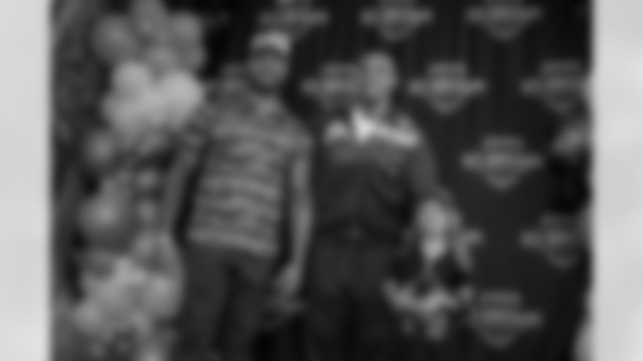 Detroit Lions wide receiver Amon-Ra St. Brown (14) and guests during a Strike for Literacy event at Five Iron Golf on Nov. 3, 2025 in Detroit.(Carl Jones II/Detroit Lions)