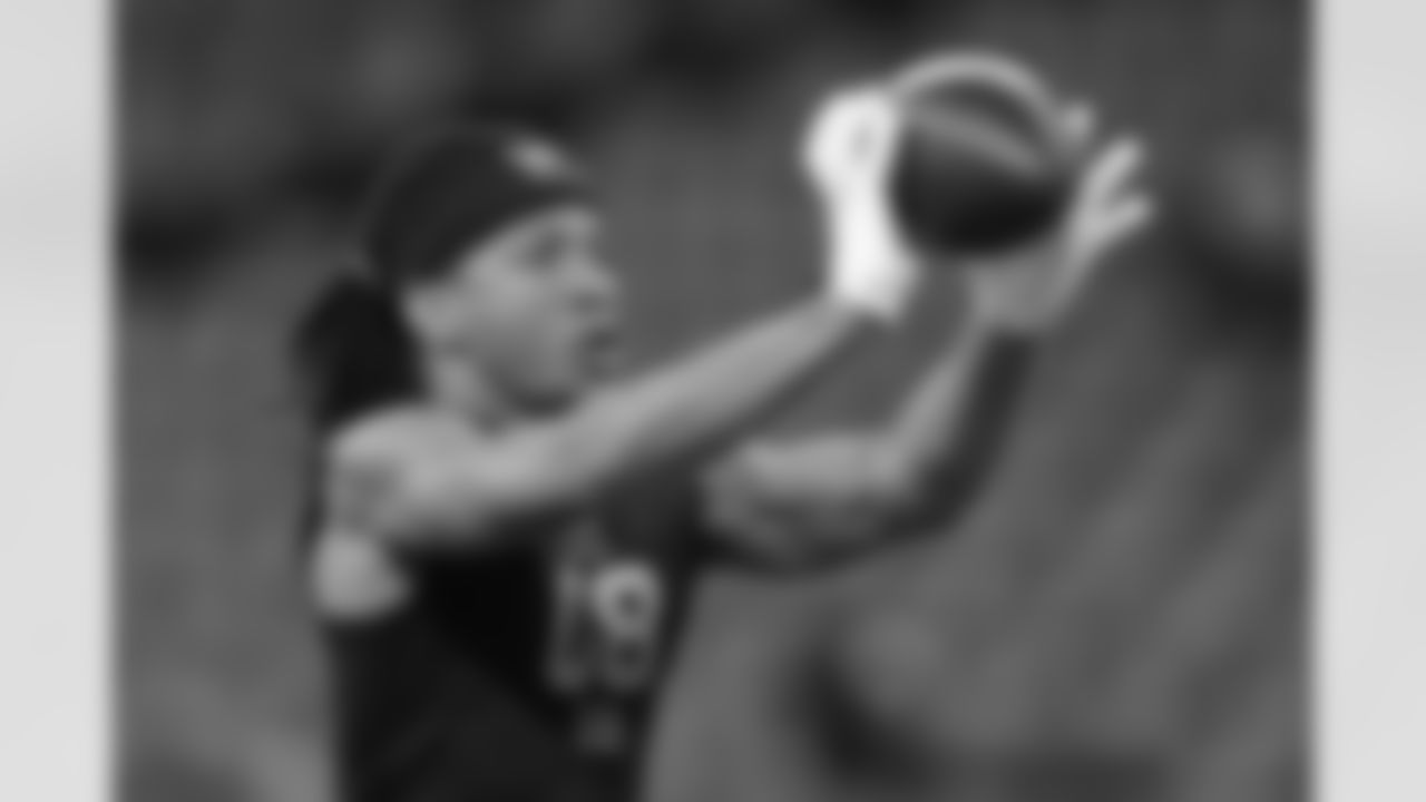 North Carolina defensive back Thaddeus Dixon (08) runs a drill at the NFL football scouting combine in Indianapolis, Friday, Feb. 27, 2026. (AP Photo/Michael Conroy)