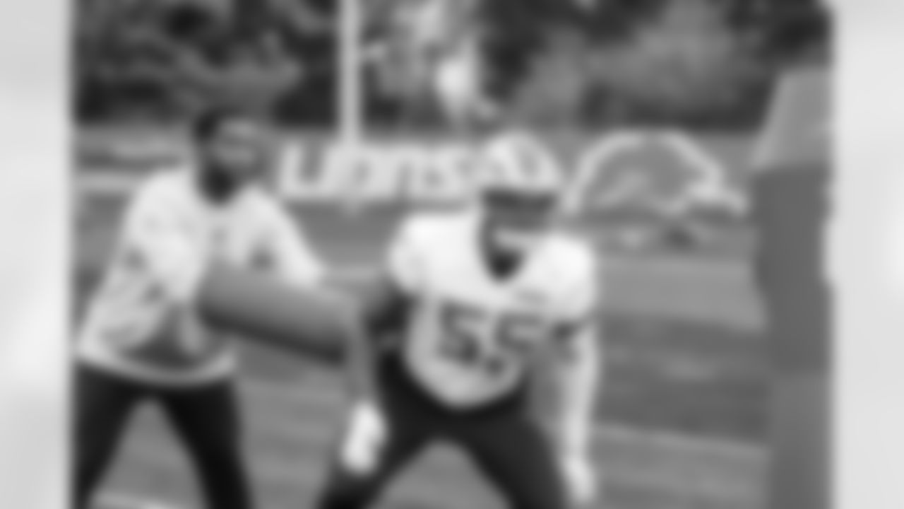 Detroit Lions linebackers coach Shaun Dion Hamilton and Detroit Lions linebacker Derrick Barnes (55) during practice at the Meijer Performance Center on Nov. 7, 2025 in Allen Park, Mich. (Jeff Nguyen/Detroit Lions)