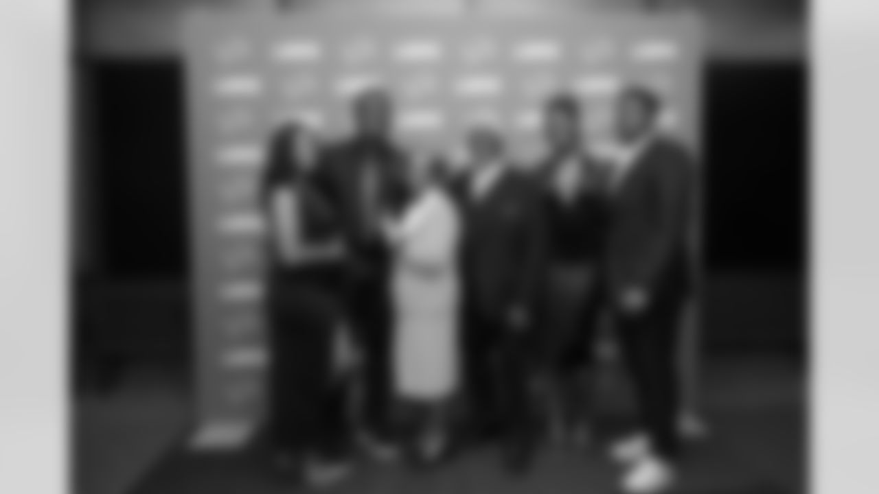 Lions Legend Robert Porcher (91) poses for a photo with his family during the Pride of the Lions dinner at Ford Field on September 13, 2025 in Detroit, Mich. (Stephanie VanWagoner/Detroit Lions)