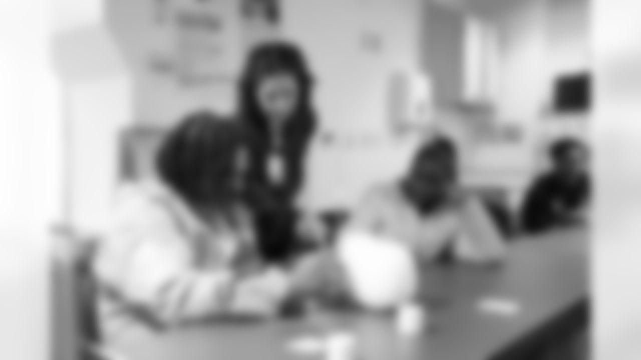 Students participating in an exercise with a HFH employee during a Detroit Lions Academy health and wellness field trip at the Henry Ford Health campus on Feb. 27, 2026 in Detroit. (Izzy Rincon/Detroit Lions)