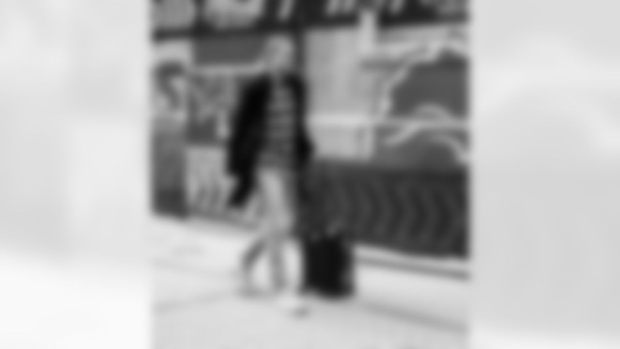 Detroit Lions linebacker Alex Anzalone (34) arrives to an NFL football game against the Pittsburgh Steelers on Sunday, Dec. 21, 2025 in Detroit. (Jeff Nguyen/Detroit Lions via AP)