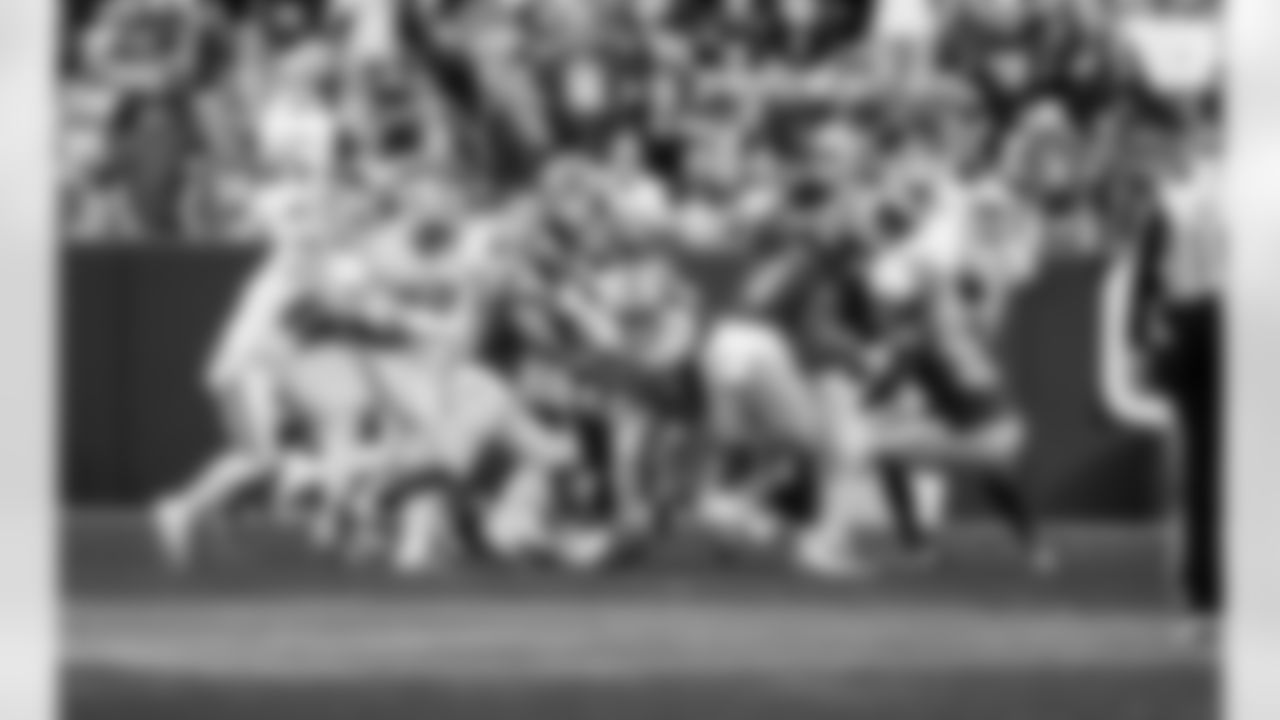 Detroit Lions tight end Sam LaPorta (87), Detroit Lions tackle Dan Skipper (70), Detroit Lions running back Jahmyr Gibbs (0), and Detroit Lions guard Kayode Awosika (74) during an NFL football game against the Washington Commanders on Sunday, Nov. 9, 2025 in Landover, Md. (Jeff Nguyen/Detroit Lions via AP)