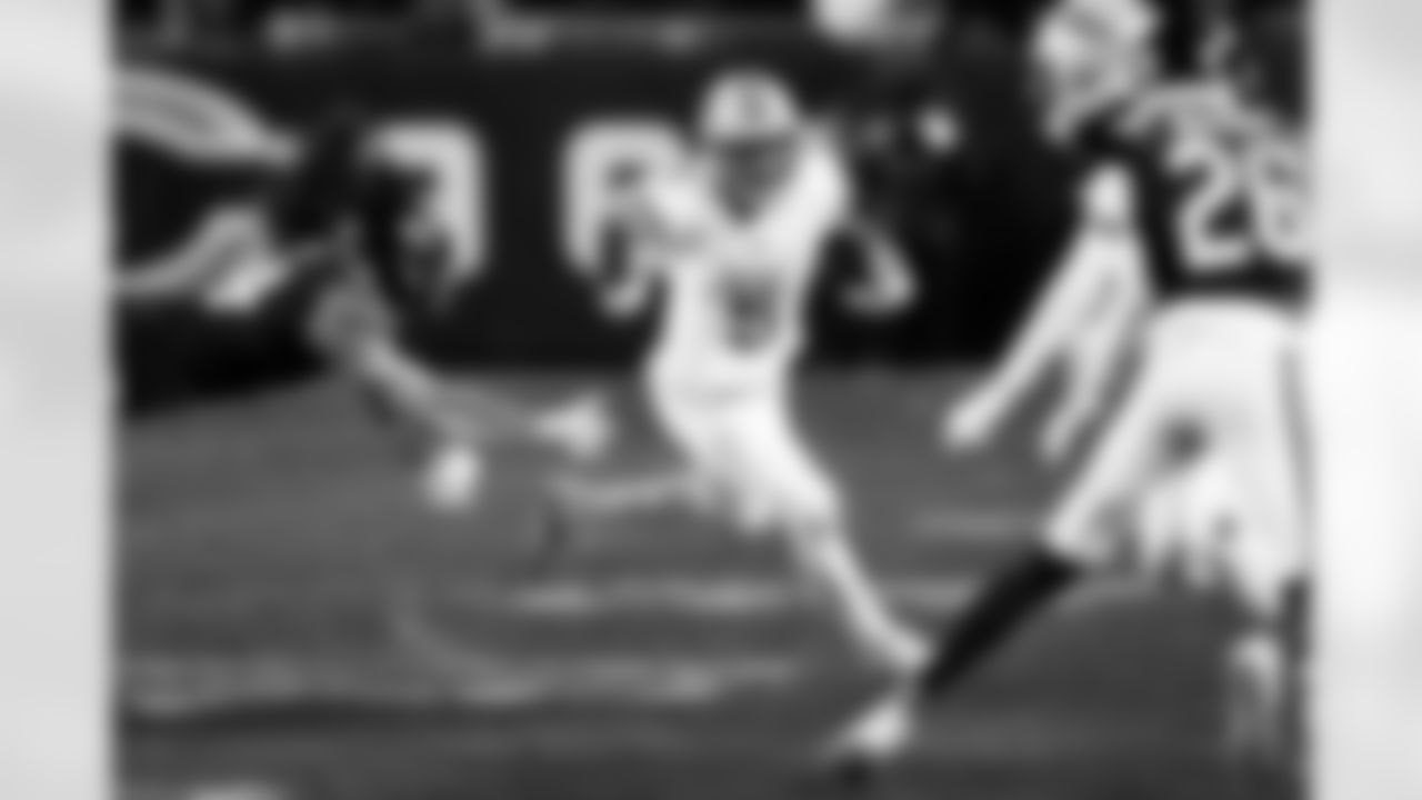 Detroit Lions running back David Montgomery (5) runs with the ball during an NFL football game against the Chicago Bears on Sunday, Jan. 4, 2026 in Chicago. (Jeff Nguyen/Detroit Lions via AP)