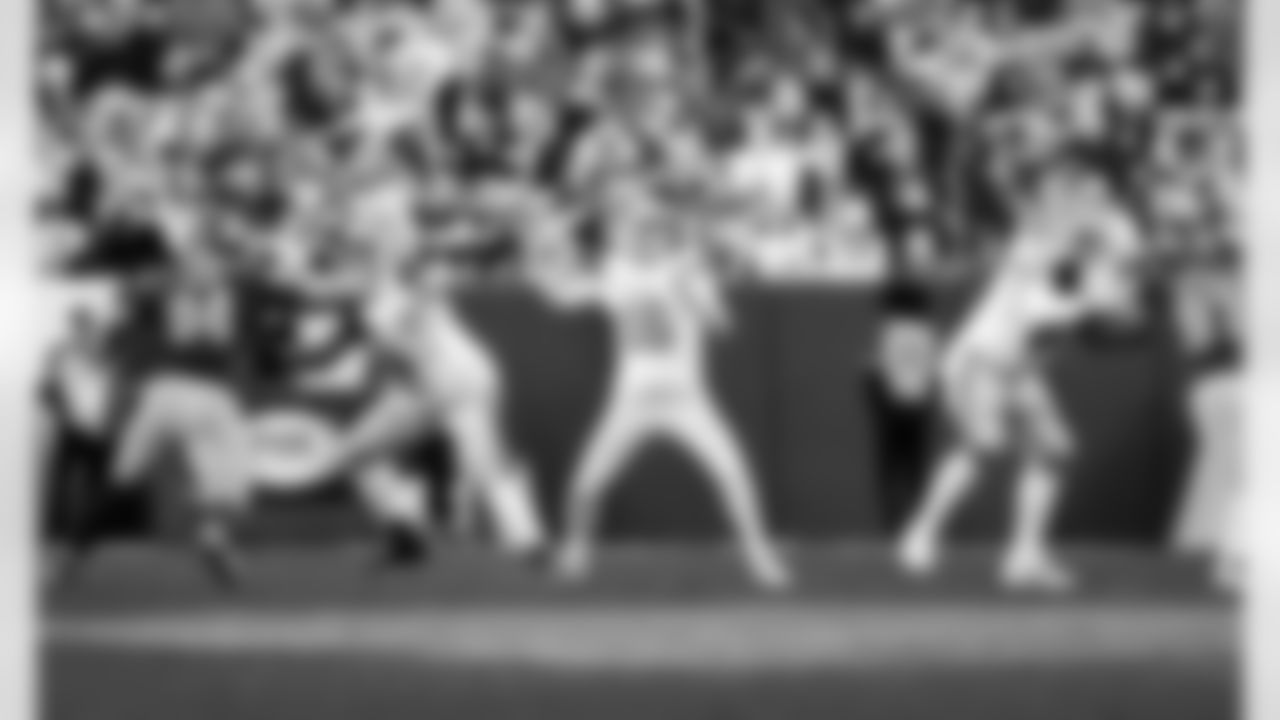 Detroit Lions offensive lineman Tate Ratledge (69), Detroit Lions quarterback Jared Goff (16), and Detroit Lions offensive lineman Graham Glasgow (60) during an NFL football game against the Washington Commanders on Sunday, Nov. 9, 2025 in Landover, Md. (Jeff Nguyen/Detroit Lions via AP)