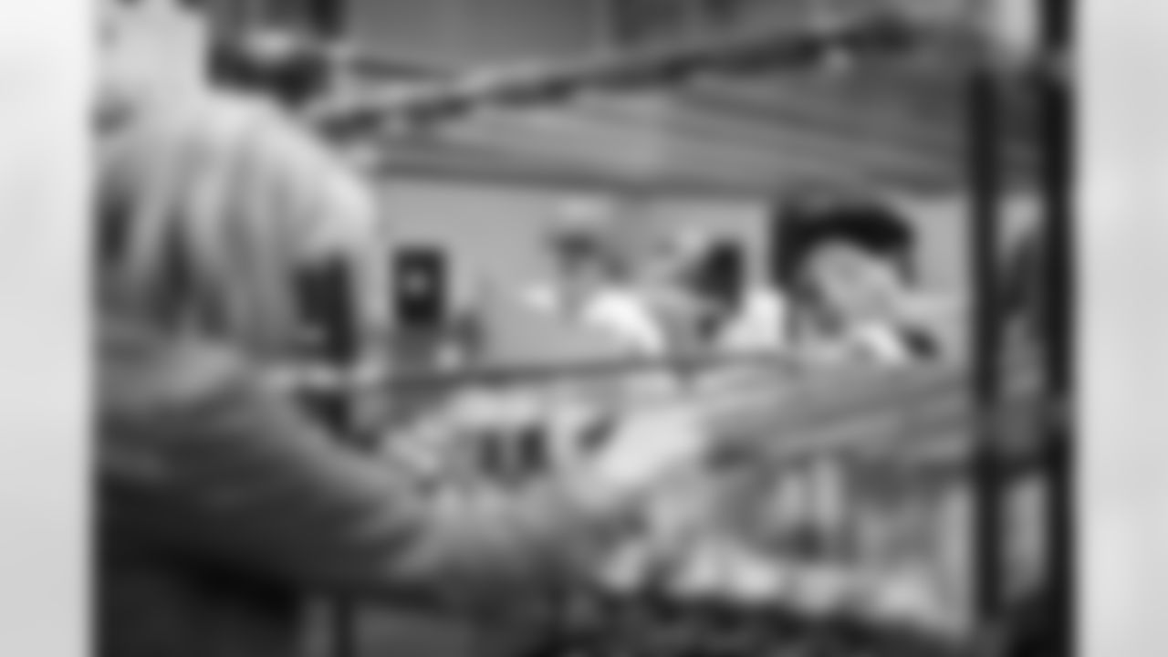 Holly Campbell during a Thanksgiving meal packing event at Gleaners Community Food Bank on Oct. 15, 2025 in Taylor, Mich. (Josh Mandujano/Detroit Lions via AP)