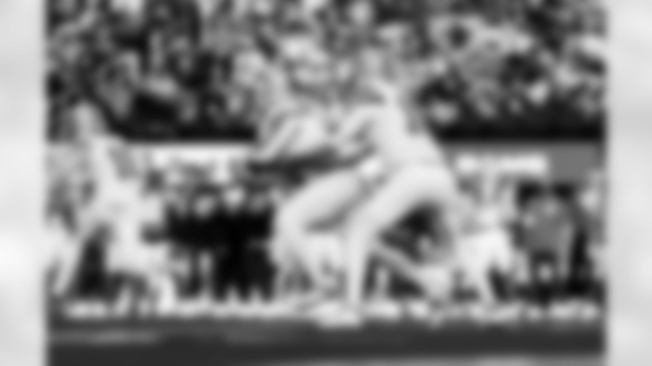 Detroit Lions running back David Montgomery (5) and Detroit Lions quarterback Jared Goff (16) during an NFL football game against the Los Angeles Rams on Sunday, Dec. 14, 2025 in Inglewood, Calif. (Jeff Nguyen/Detroit Lions via AP)