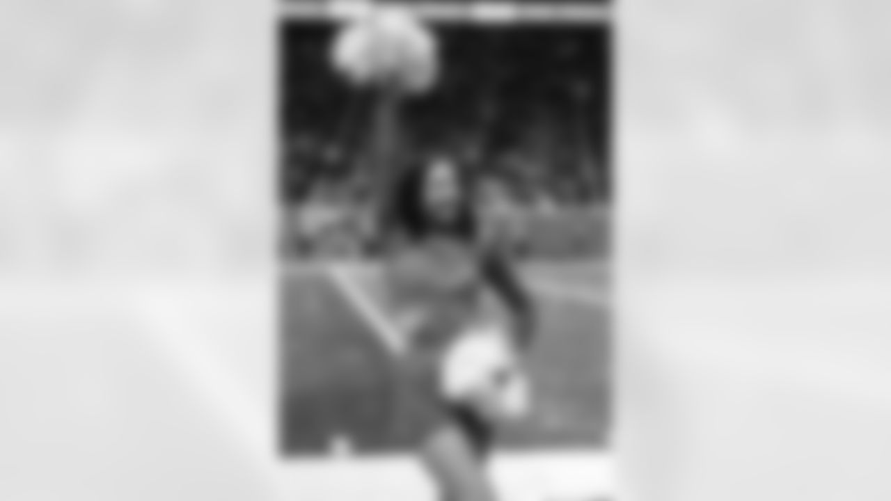 A Detroit Lions Cheerleader performs during an NFL football game against the Minnesota Vikings on Sunday, Nov. 2, 2025 in Detroit. (Mike Ferdinande/Detroit Lions)