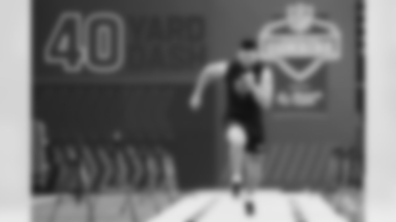 Alabama tight end Josh Cuevas (03) runs the 40-yard dash at the NFL football scouting combine in Indianapolis, Friday, Feb. 27, 2026. (AP Photo/Michael Conroy)