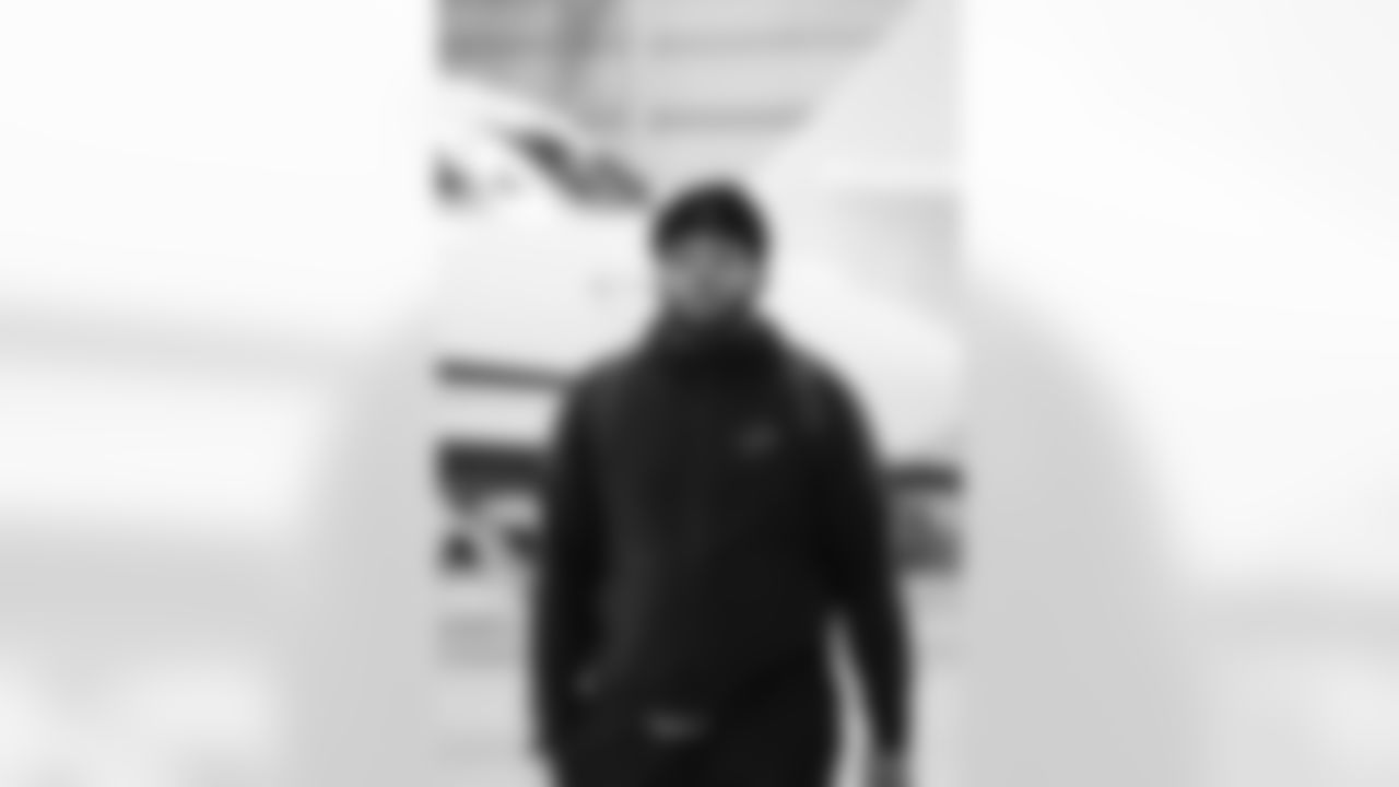 Detroit Lions offensive lineman Miles Frazier (71) travels to Los Angeles on Nov. 13, 2025. (Jeff Nguyen/Detroit Lions via AP)