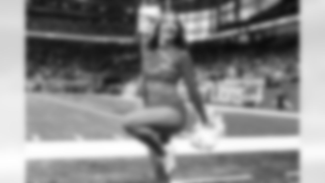 A Detroit Lions Cheerleader performs during an NFL football game against the Minnesota Vikings on Sunday, Nov. 2, 2025 in Detroit. (Mike Ferdinande/Detroit Lions)