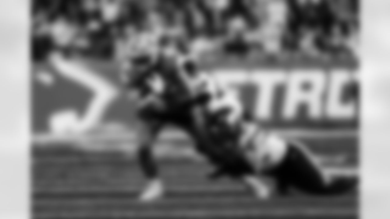 Detroit Lions tight end Sam LaPorta (87) runs with the ball during an NFL football game against the Minnesota Vikings on Sunday, Nov. 2, 2025 in Detroit. (Jeff Nguyen/Detroit Lions via AP)