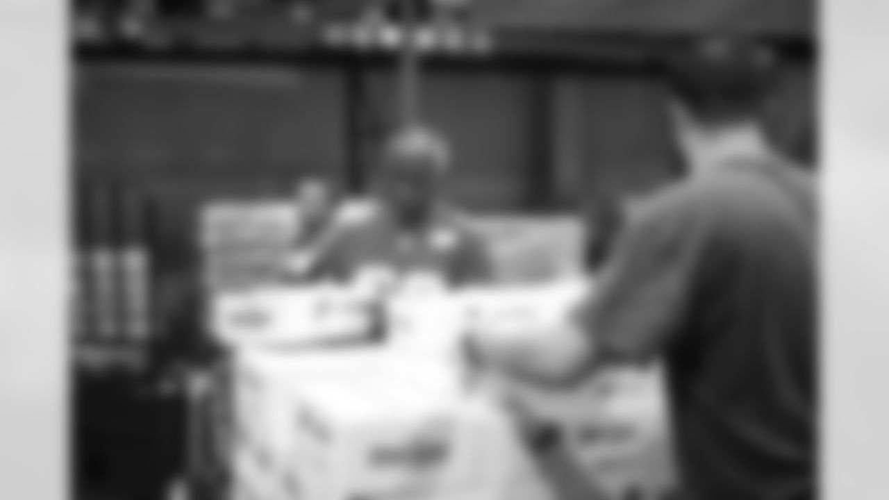 Lions Legend Maurice Harvey (23) during a Thanksgiving meal packing event at Gleaners Community Food Bank on Oct. 15, 2025 in Taylor, Mich. (Josh Mandujano/Detroit Lions via AP)