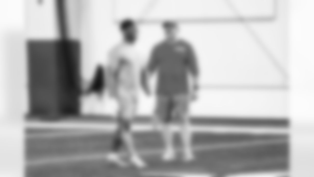 Detroit Lions running back David Montgomery (5) and Detroit Lions offensive coordinator John Morton during offseason workouts at the Meijer Performance Center on May 13, 2025 in Allen Park, Mich. (Jeff Nguyen/Detroit Lions)
