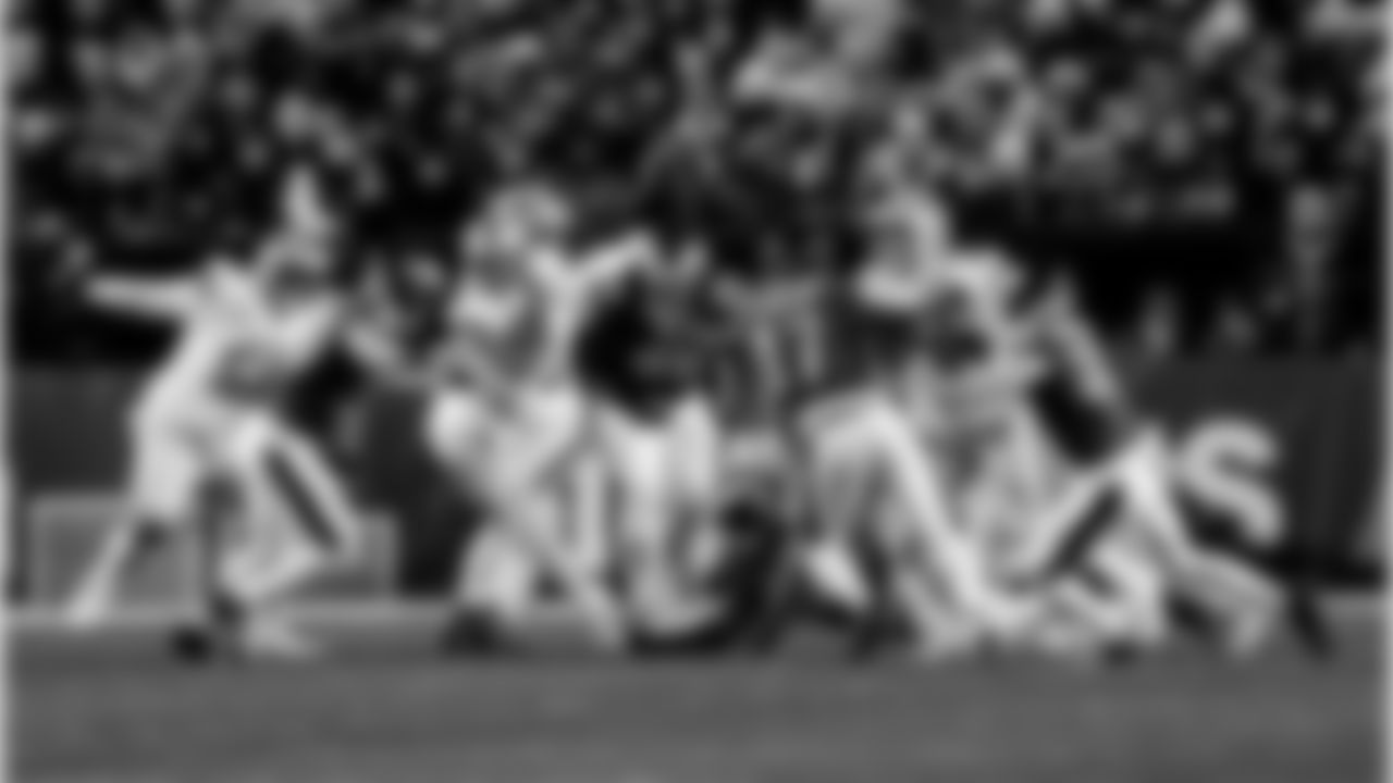 Detroit Lions tackle Penei Sewell (58), Detroit Lions running back David Montgomery (5), and Detroit Lions offensive lineman Graham Glasgow (60) during an NFL football game against the Philadelphia Eagles on Sunday, Nov. 16, 2025 in Philadelphia. (Jeff Nguyen/Detroit Lions via AP)