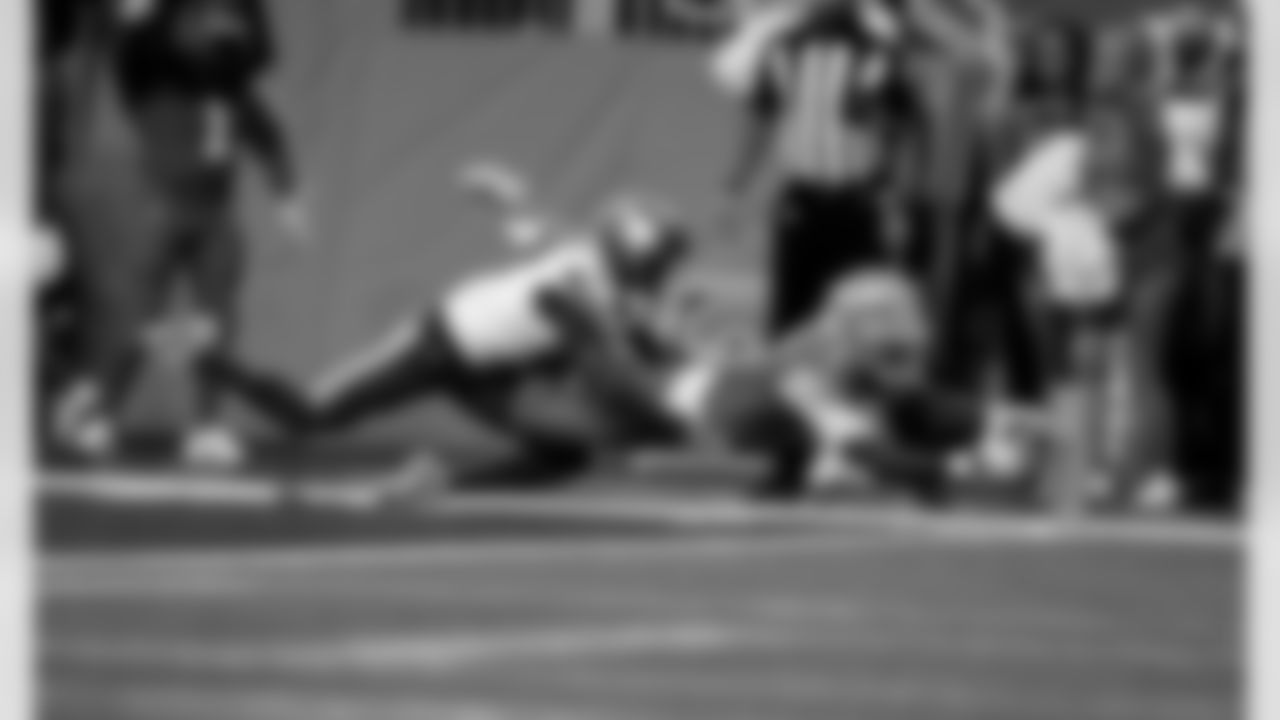 Detroit Lions wide receiver Jameson Williams (1) scores a touchdown during an NFL football game against the Minnesota Vikings on Sunday, Nov. 2, 2025 in Detroit. (Jeff Nguyen/Detroit Lions via AP)