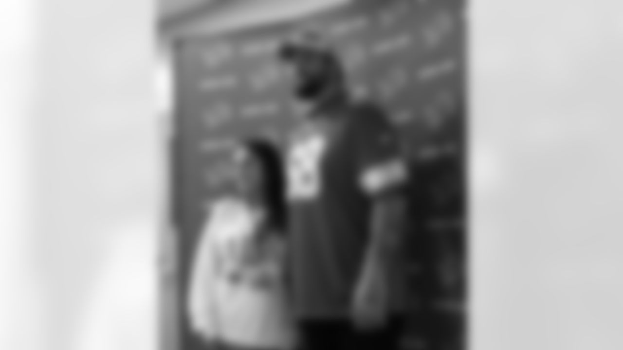 Detroit Lions tackle Taylor Decker (68) and an Alternatives for Girls employee pose for a photo during a Thanksgiving lunch event at Alternatives For Girls on Nov. 28, 2025 in Detroit. (Izzy Rincon/Detroit Lions)