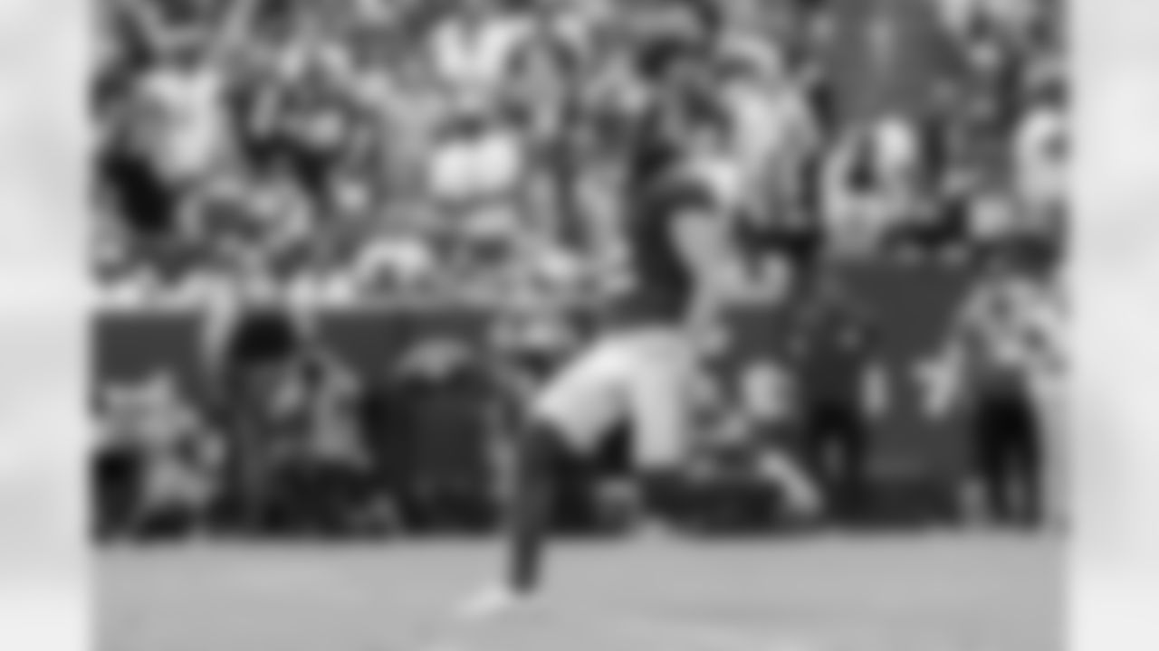 H/P Jamie Gillan
(AP Photo/G. Newman Lowrance)