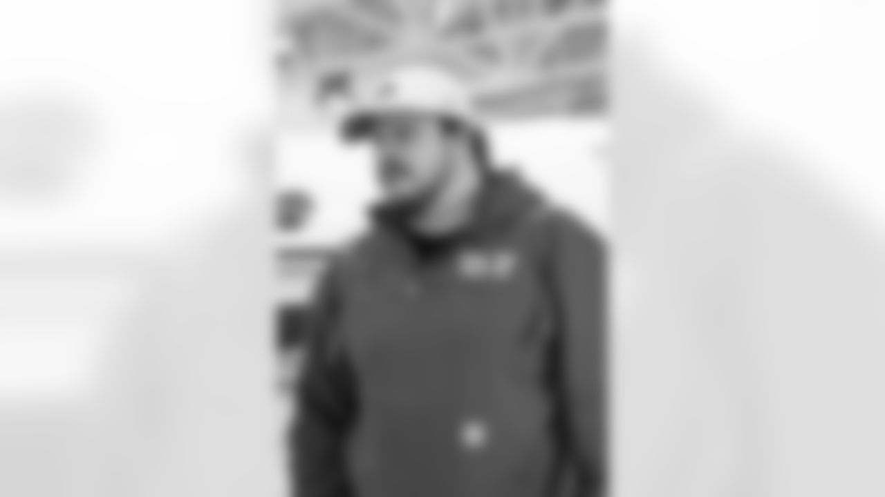 Detroit Lions offensive lineman Graham Glasgow (60) travels to Los Angeles on Nov. 13, 2025. (Jeff Nguyen/Detroit Lions via AP)