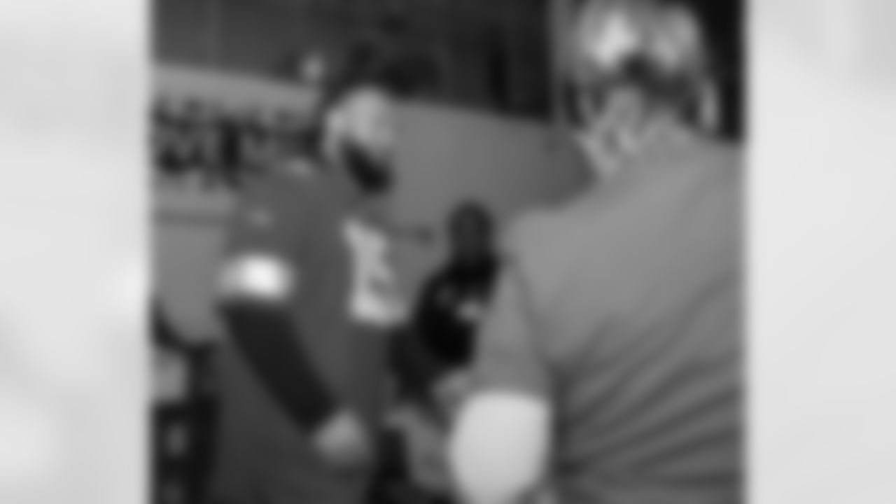Detroit Lions linebacker Grant Stuard (15) packing boxes during a Thanksgiving meal packing event at Gleaners Community Food Bank on Nov. 11, 2025 in Taylor, Mich. (Izzy Rincon/Detroit Lions)