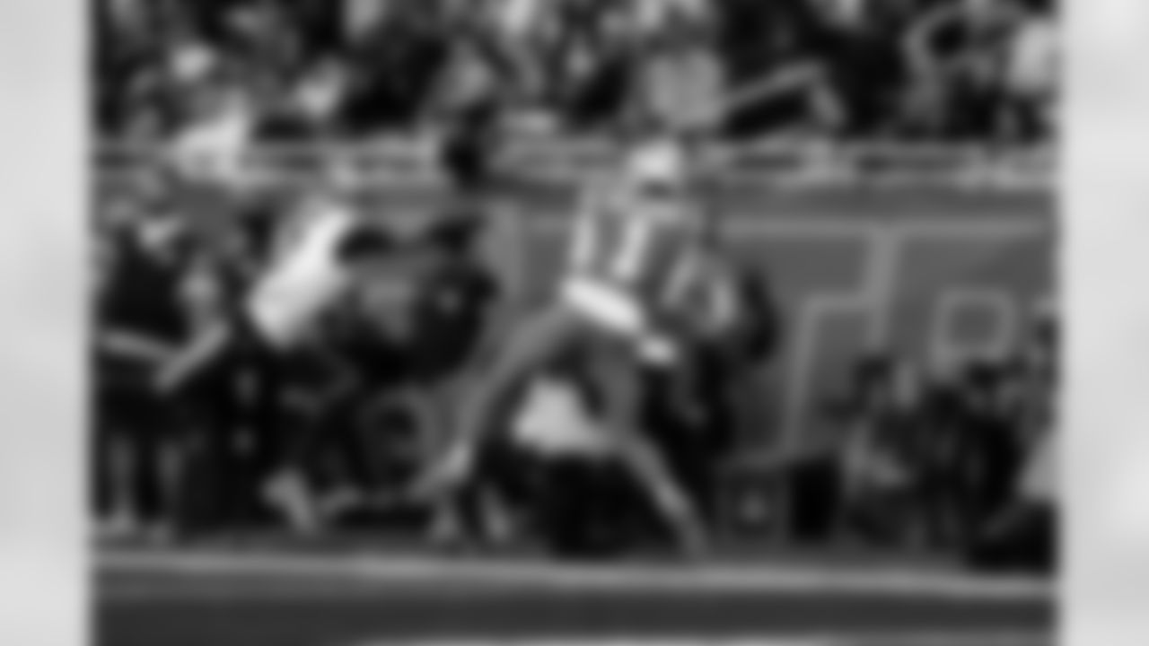 Detroit Lions wide receiver Jameson Williams (1) catches the ball during an NFL football game against the Minnesota Vikings on Sunday, Nov. 2, 2025 in Detroit. (Jeff Nguyen/Detroit Lions via AP)