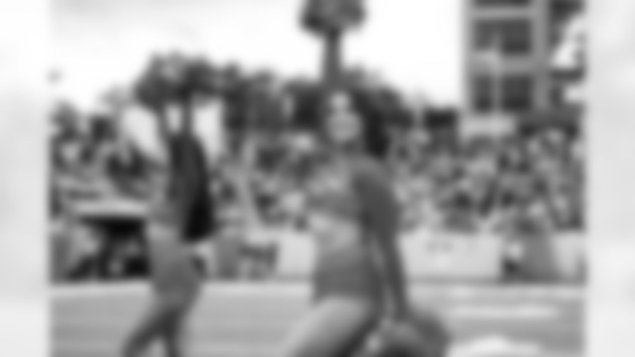 Detroit Lions Cheerleaders perform during The Hall of Fame Game at Tom Benson Hall of Fame Stadium on July 31, 2025 in Canton, Ohio. (Mike Ferdinande/Detroit Lions)