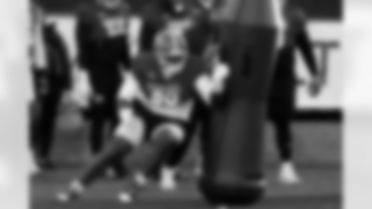 Florida DT Caleb Banks (88)