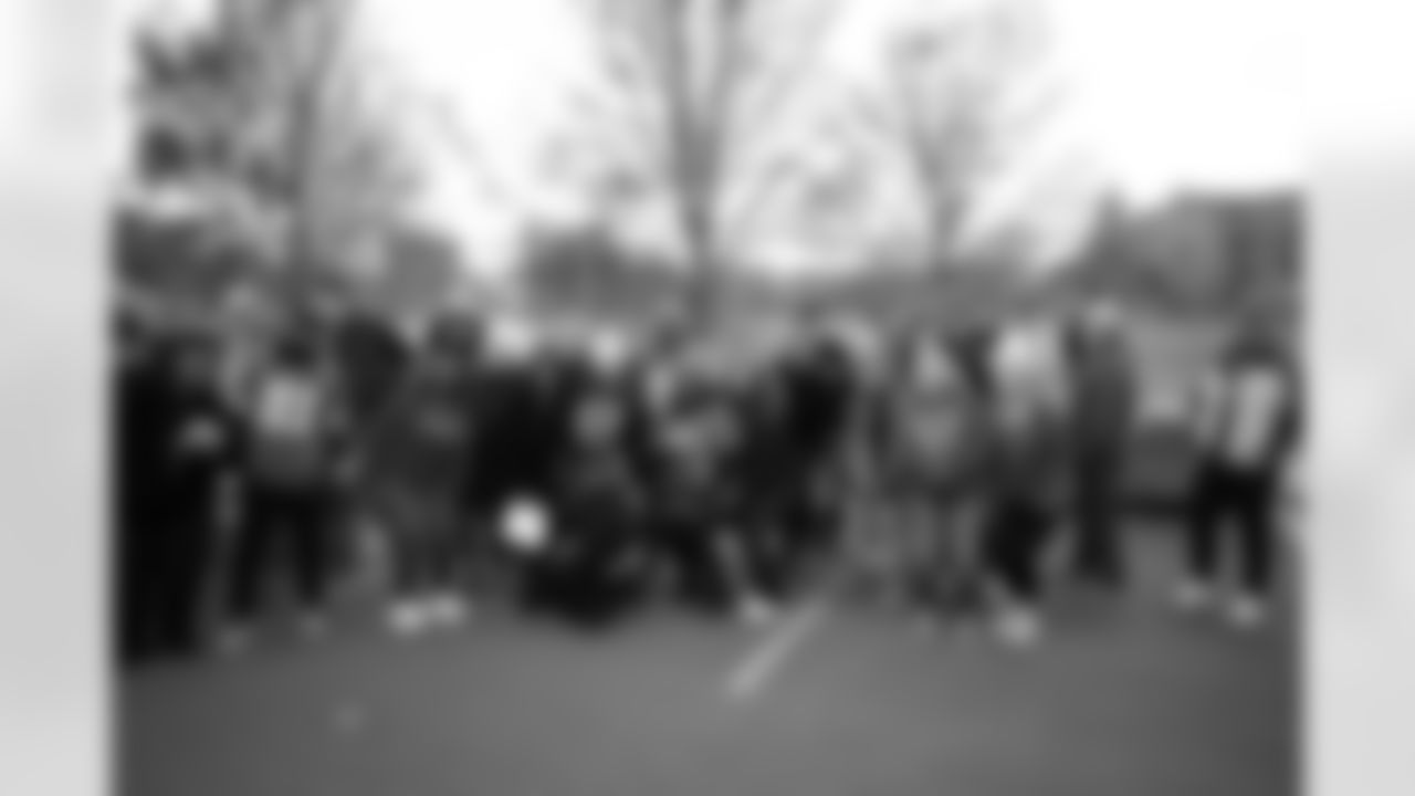 Lions Legends and volunteers during a Thanksgiving meal distribution event at the Detroit Lions Academy on Nov. 19, 2025 in Detroit. (Carl Jones II/Detroit Lions)