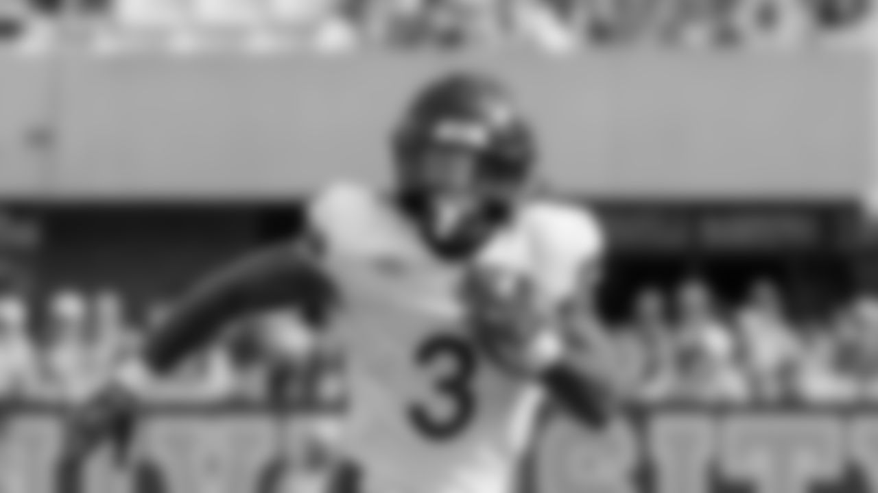 Virginia RB J'Mari Taylor (3)