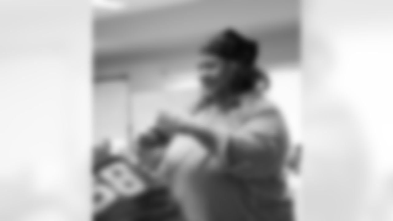 An Alternatives for Girls employee smiling during a Thanksgiving lunch event at Alternatives For Girls on Nov. 28, 2025 in Detroit. (Izzy Rincon/Detroit Lions)