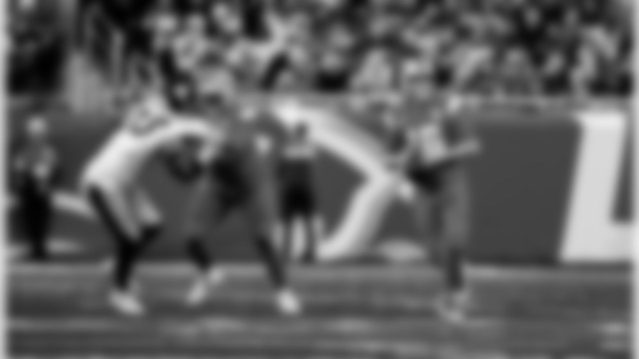 Detroit Lions tackle Penei Sewell (58) and Detroit Lions quarterback Jared Goff (16) during an NFL football game against the Pittsburgh Steelers on Sunday, Dec. 21, 2025 in Detroit. (Jeff Nguyen/Detroit Lions via AP)