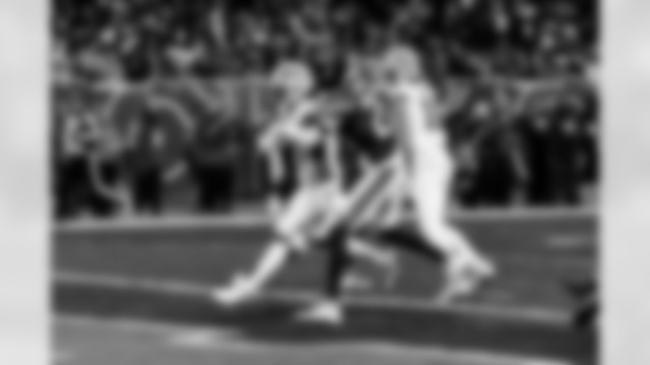 Detroit Lions running back Jahmyr Gibbs (0) scores a touchdown during an NFL football game against the Chicago Bears on Sunday, Jan. 4, 2026 in Chicago. (Jeff Nguyen/Detroit Lions via AP)