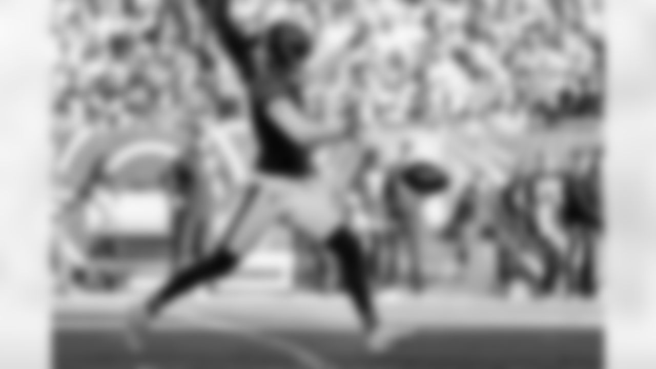 P/H Tory Taylor

(AP Photo/Kamil Krzaczynski)