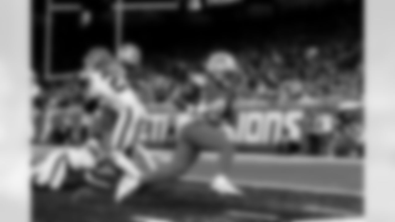 Detroit Lions running back Jahmyr Gibbs (0) scores a touchdown during an NFL football game against the Cleveland Browns on Sunday, Sept. 28, 2025 in Detroit. (Jeff Nguyen/Detroit Lions via AP)