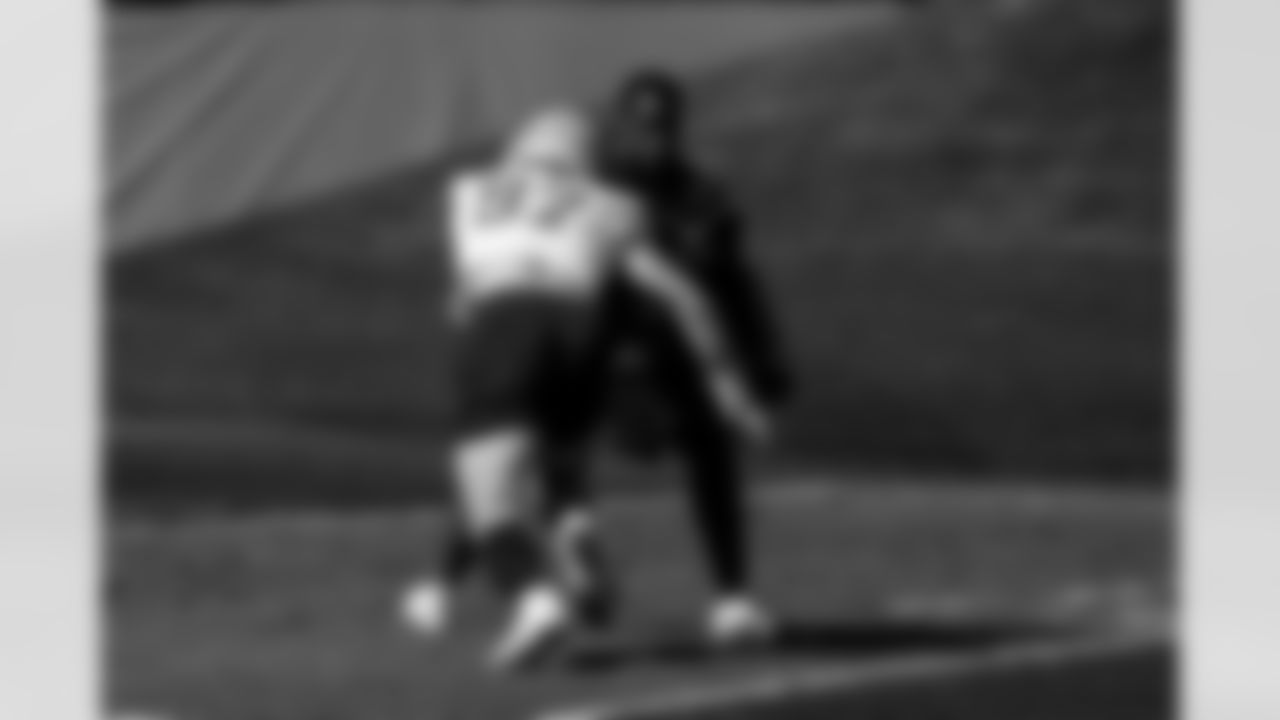 Detroit Lions edge rusher Aidan Hutchinson (97) and Detroit Lions defensive assistant Caleb Collins during practice at the Meijer Performance Center on Oct. 9, 2025 in Allen Park, Mich. (Jeff Nguyen/Detroit Lions)