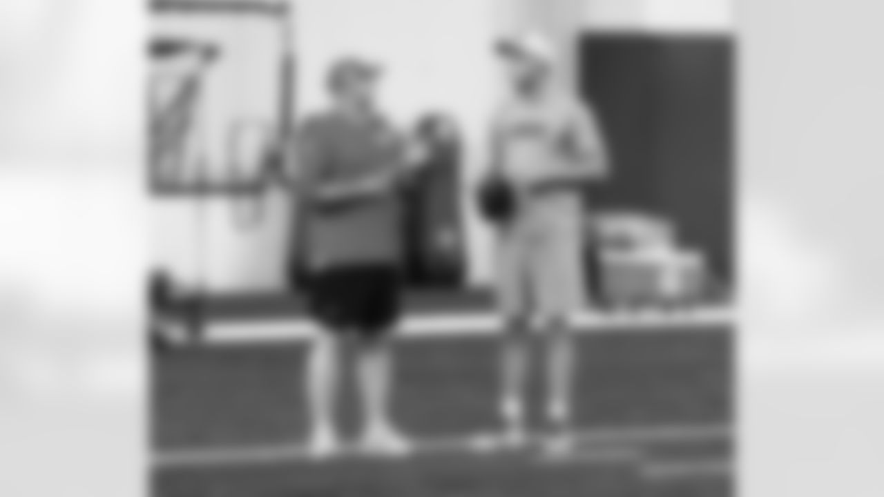 Detroit Lions offensive coordinator John Morton and Detroit Lions quarterback Jared Goff (16) during offseason workouts at the Meijer Performance Center on May 8, 2025 in Allen Park, Mich. (Jeff Nguyen/Detroit Lions)