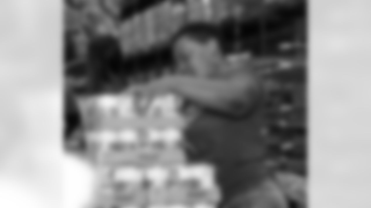 A Delta employee stocking during a Thanksgiving meal packing event at Gleaners Community Food Bank on Oct. 27, 2025 in Taylor, Mich. (Izzy Rincon/Detroit Lions)