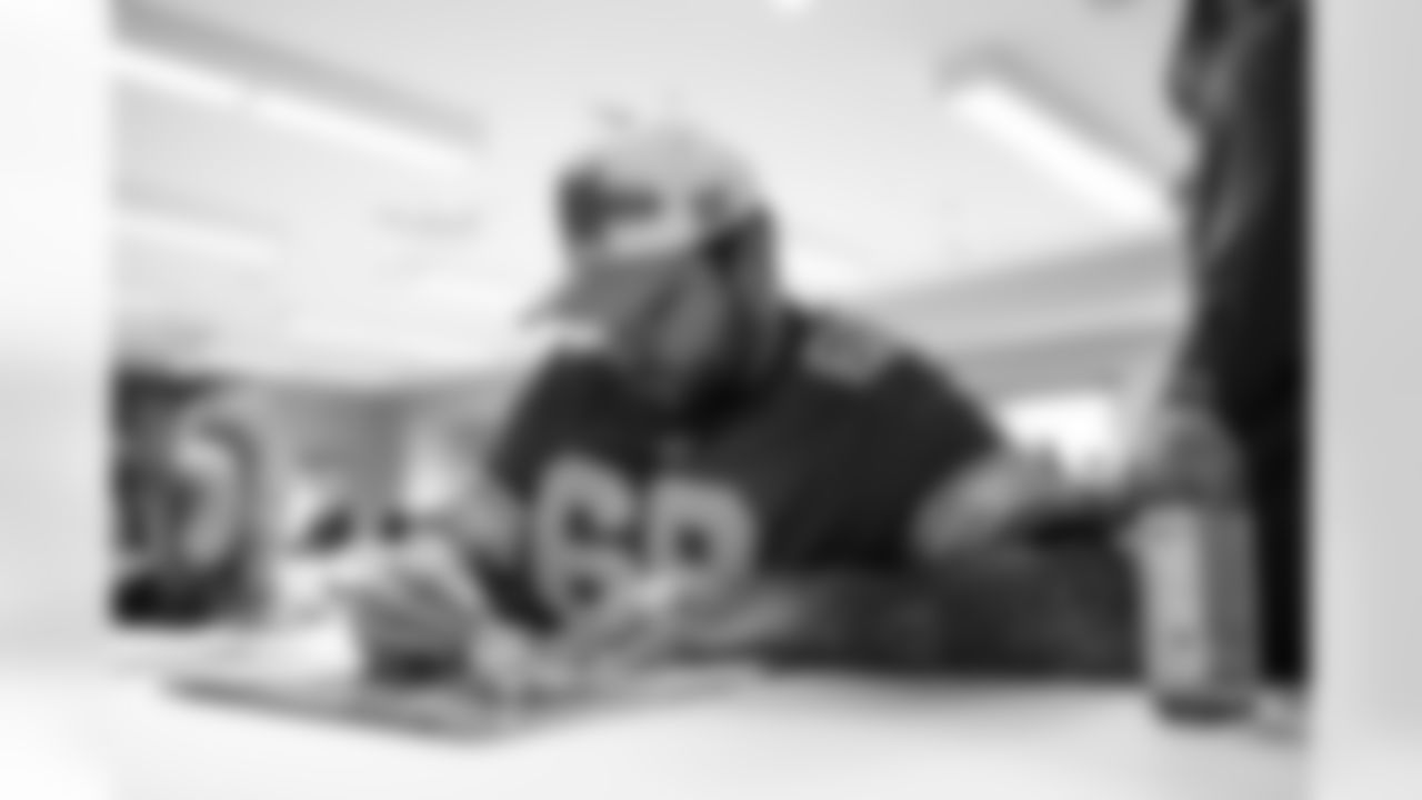 Detroit Lions tackle Taylor Decker (68) signing autographs during a Thanksgiving lunch event at Alternatives For Girls on Nov. 28, 2025 in Detroit. (Izzy Rincon/Detroit Lions)