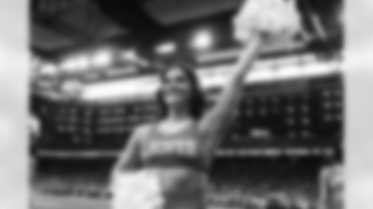 A Detroit Lions Cheerleader performs during intros before an NFL football game against the Cleveland Browns on Sunday, Sept. 28, 2025 in Detroit. (Mike Ferdinande/Detroit Lions)