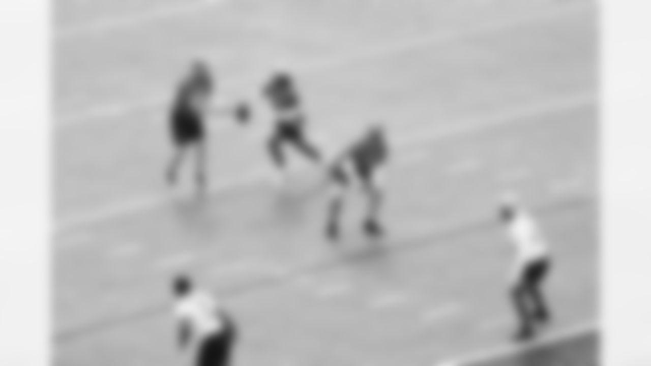 Detroit Lions running back Jahmyr Gibbs (26) catches a pass from Detroit Lions quarterback Jared Goff (16) at the 2025 Pro Bowl Games in Orlando, FL on February 2, 2025. (Stuart Zaas/Detroit Lions via AP)