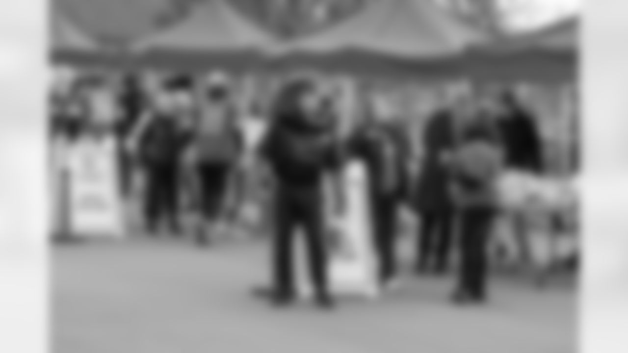 Detroit Lions Mascot Roary during a Thanksgiving meal distribution event at the Detroit Lions Academy on Nov. 19, 2025 in Detroit. (Carl Jones II/Detroit Lions)