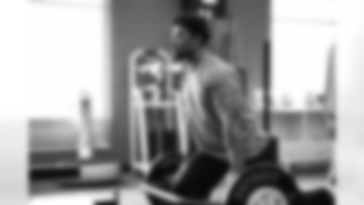 Detroit Lions running back Sione Vaki (33) during offseason workouts at the Meijer Performance Center on April 30, 2025 in Allen Park, Mich. (Jeff Nguyen/Detroit Lions)