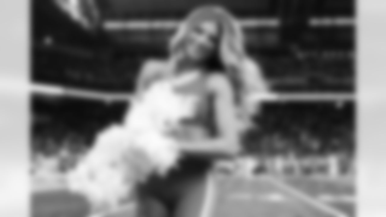 A Detroit Lions Cheerleader performs during intros before an NFL football game against the Cleveland Browns on Sunday, Sept. 28, 2025 in Detroit. (Mike Ferdinande/Detroit Lions)