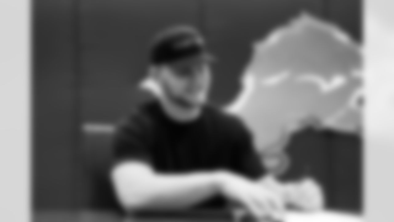 Detroit Lions edge rusher Aidan Hutchinson (97) signs his contract at the Meijer Performance Center on Oct. 29, 2025 in Allen Park, Mich. (Jeff Nguyen/Detroit Lions)