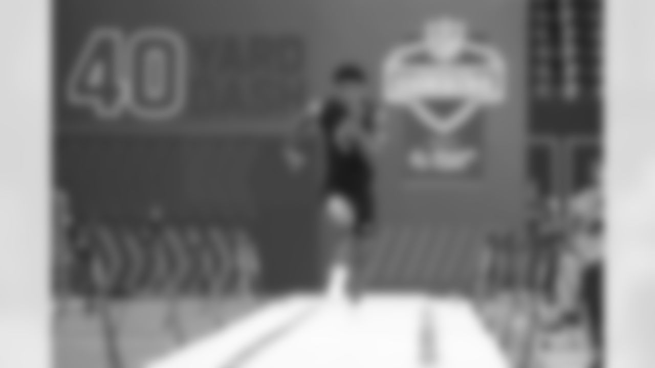 Washington defensive back Ephesians Prysock (27) runs the 40-yard dash at the NFL football scouting combine in Indianapolis, Friday, Feb. 27, 2026. (AP Photo/Michael Conroy)