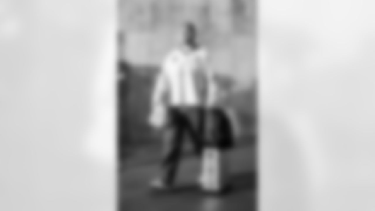 Detroit Lions edge rusher Aidan Hutchinson (97) arrives before an NFL football game against the Kansas City Chiefs on Sunday, Oct. 12, 2025 in Kansas City, MO. (Jeff Nguyen/Detroit Lions via AP)